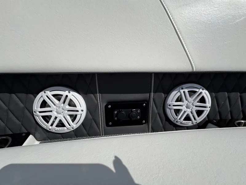 Slide: The Image of Monterey 385 SS 2023 - 50