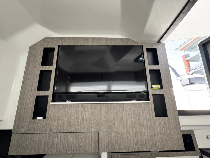 Slide: The Image of Monterey 385 SS 2023 - 60