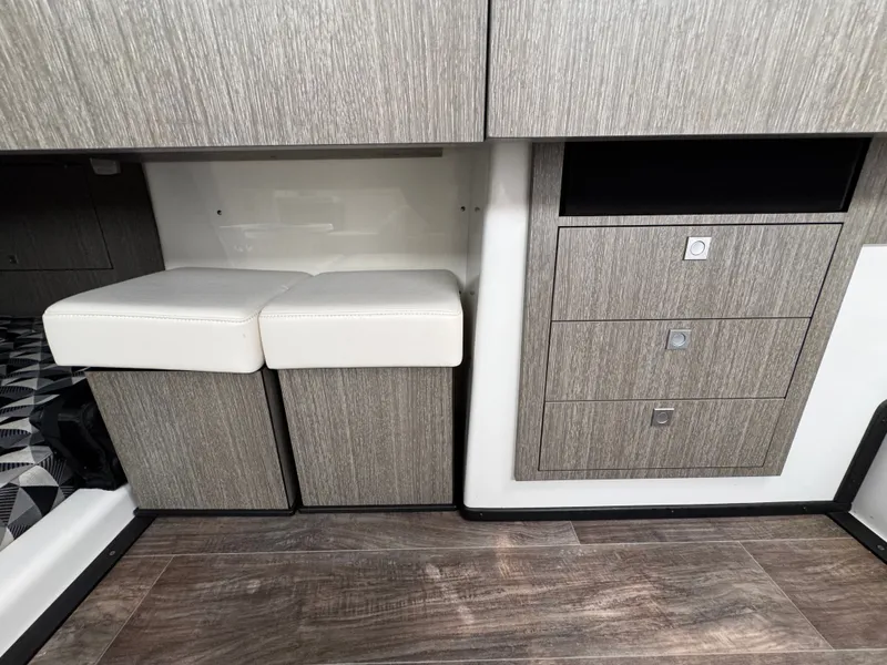 Slide: The Image of Monterey 385 SS 2023 - 61