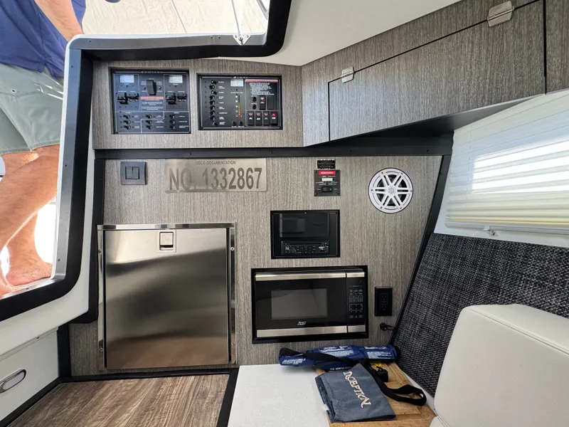 Slide: The Image of Monterey 385 SS 2023 - 63