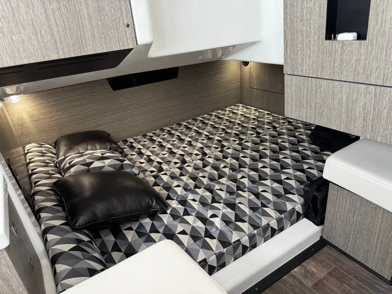 Slide: The Image of Monterey 385 SS 2023 - 66