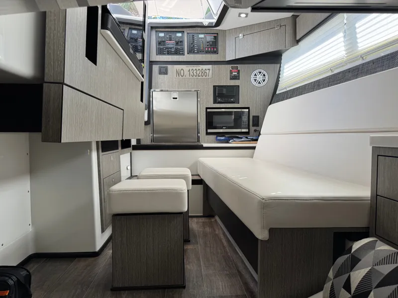 Slide: The Image of Monterey 385 SS 2023 - 67