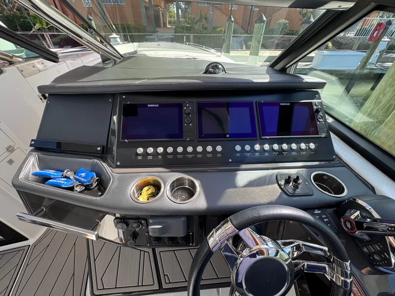 Slide: The Image of Monterey 385 SS 2023 - 72