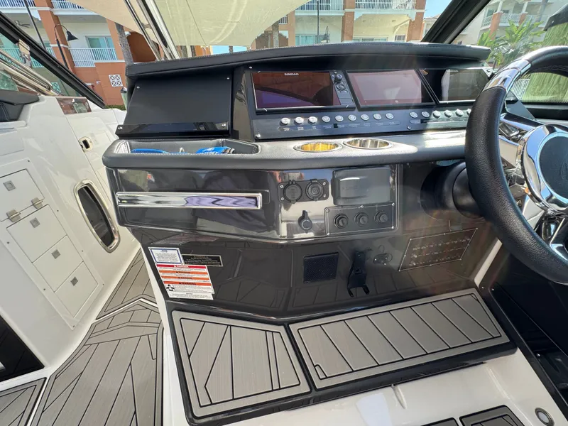 Slide: The Image of Monterey 385 SS 2023 - 73