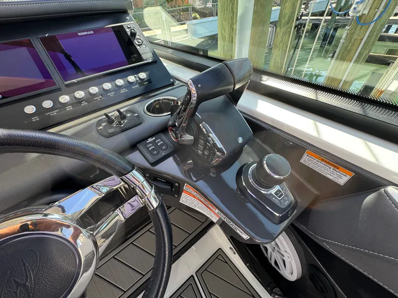 Slide: The Image of Monterey 385 SS 2023 - 74