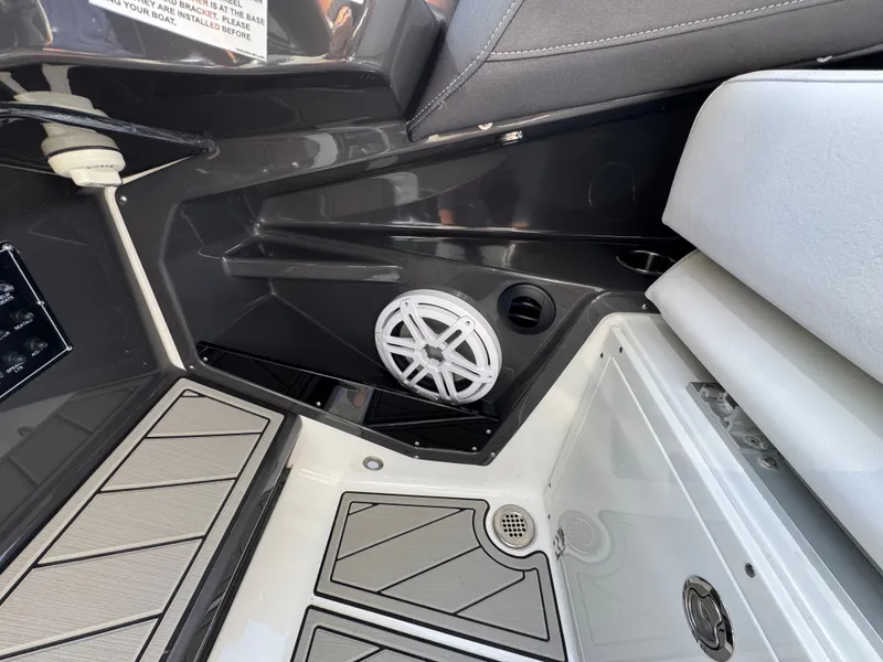 Slide: The Image of Monterey 385 SS 2023 - 76