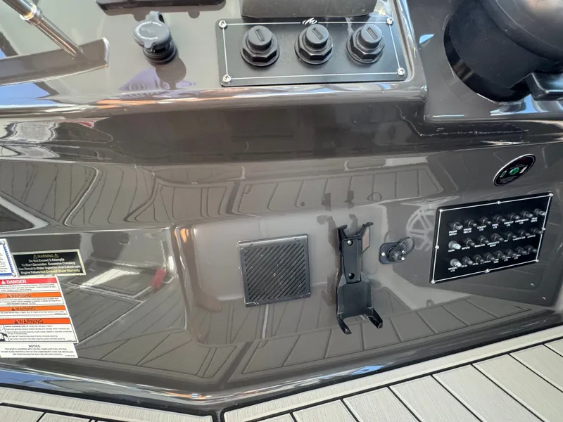 Slide: The Image of Monterey 385 SS 2023 - 78