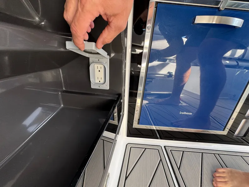 Slide: The Image of Monterey 385 SS 2023 - 79