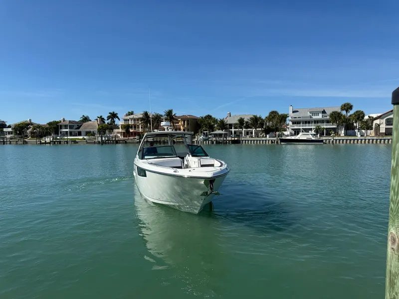 Slide: The Image of Monterey 385 SS 2023 - 8