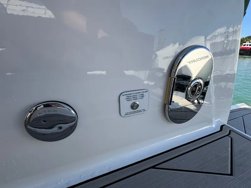 Slide: The Image of Monterey 385 SS 2023 - 82