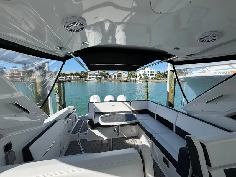 Slide: The Image of Monterey 385 SS 2023 - 88