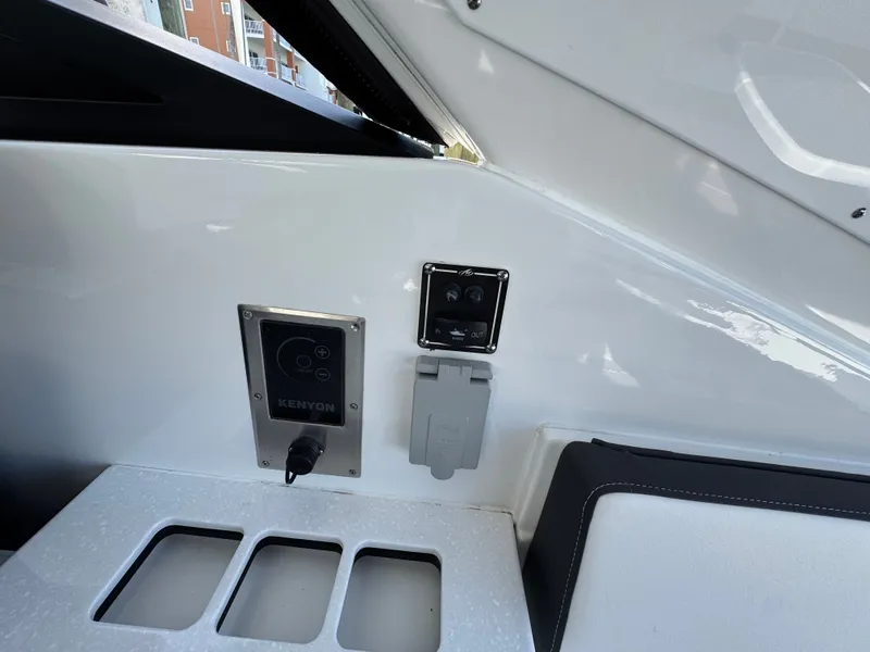 Slide: The Image of Monterey 385 SS 2023 - 89