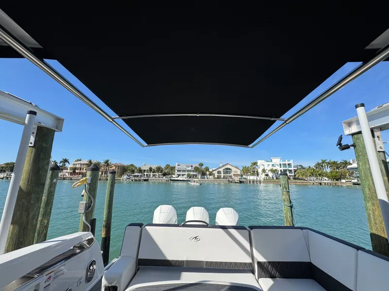 Slide: The Image of Monterey 385 SS 2023 - 90