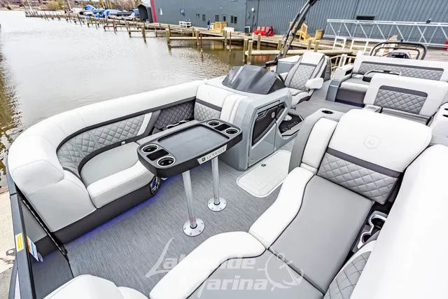 Slide: The Image of Godfrey AquaPatio 255 SFL 2025 - 13