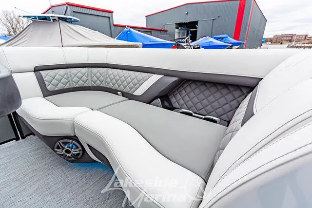 Slide: The Image of Godfrey AquaPatio 255 SFL 2025 - 17