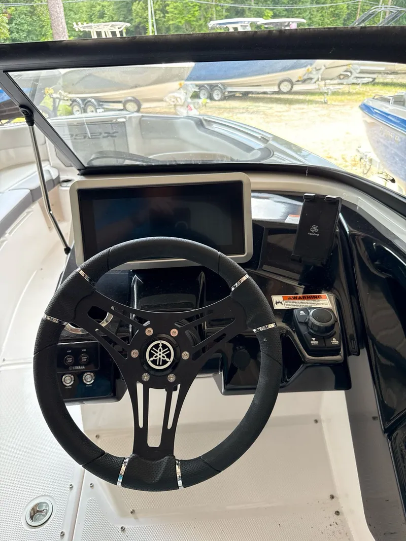 Slide: The Image of Yamaha 252XE 2025 - 3