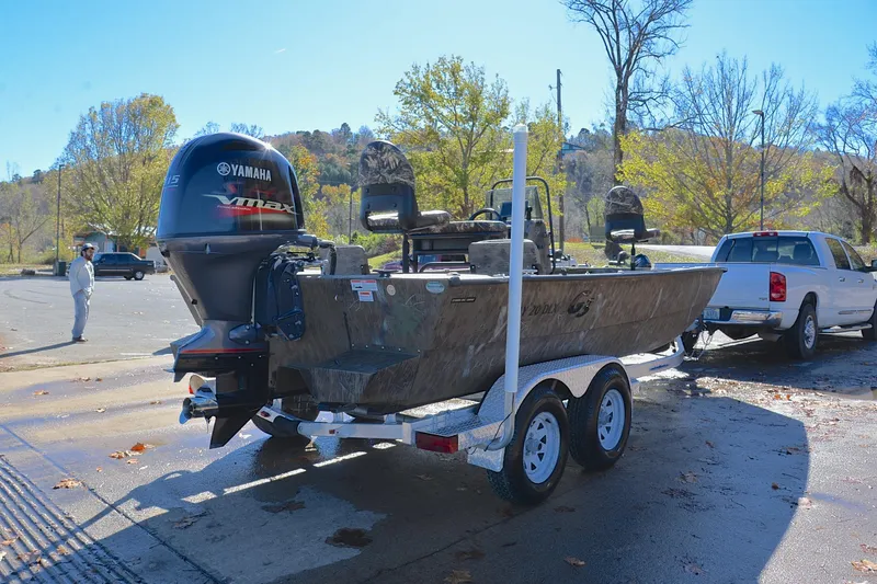 Slide: The Image of 2017 G3 Bay 20 DLX Camo boat on trailer with Yamaha VMAX engine. - 14