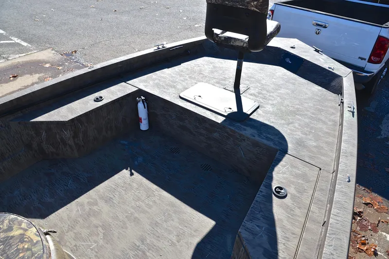 Slide: The Image of 2017 G3 Bay 20 DLX Camo boat interior with camo seat and fire extinguisher. - 26