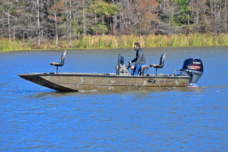 Slide: The Image of 2017 G3 Bay 20 DLX Camo boat on a lake with Yamaha engine. - 9