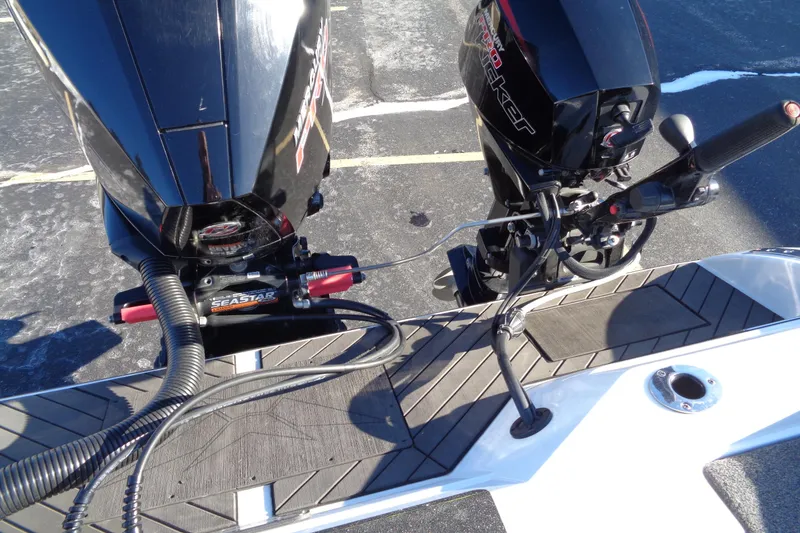 Slide: The Image of 2021 Vexus DVX20 boat with dual outboard motors and SeaStar hydraulic steering system. - 38