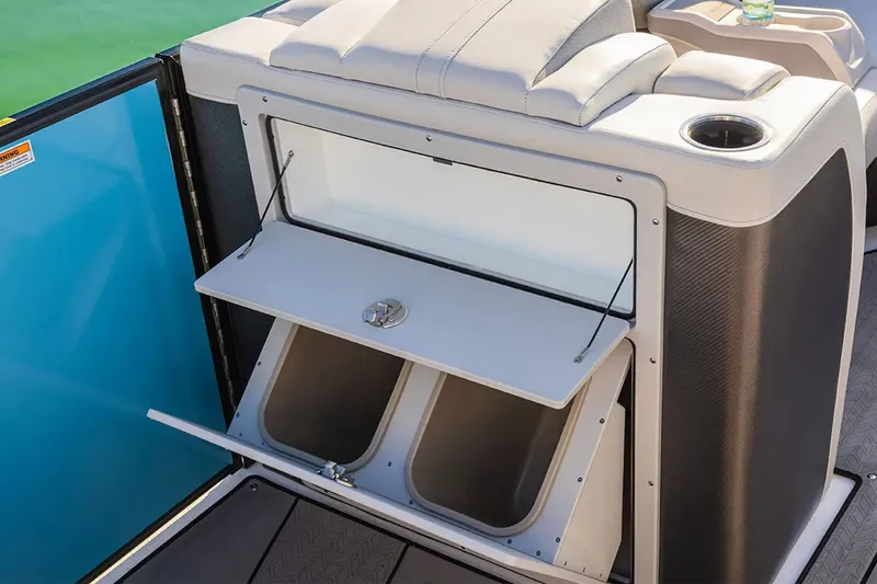 Slide: The Image of Hurricane FunDeck 2360 SFL 2026 - 10