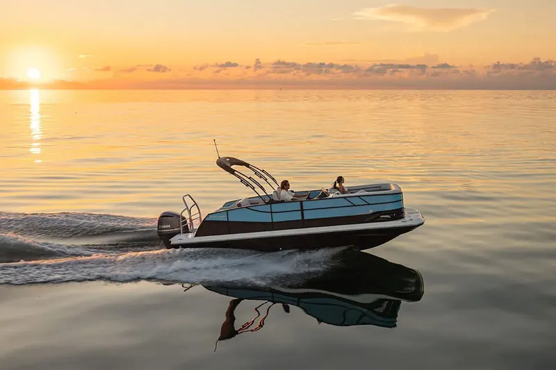 Slide: The Image of Hurricane FunDeck 2360 SFL 2026 - 16