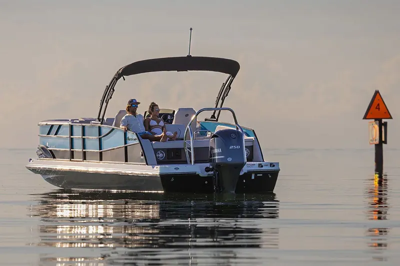 Slide: The Image of Hurricane FunDeck 2360 SFL 2026 - 21