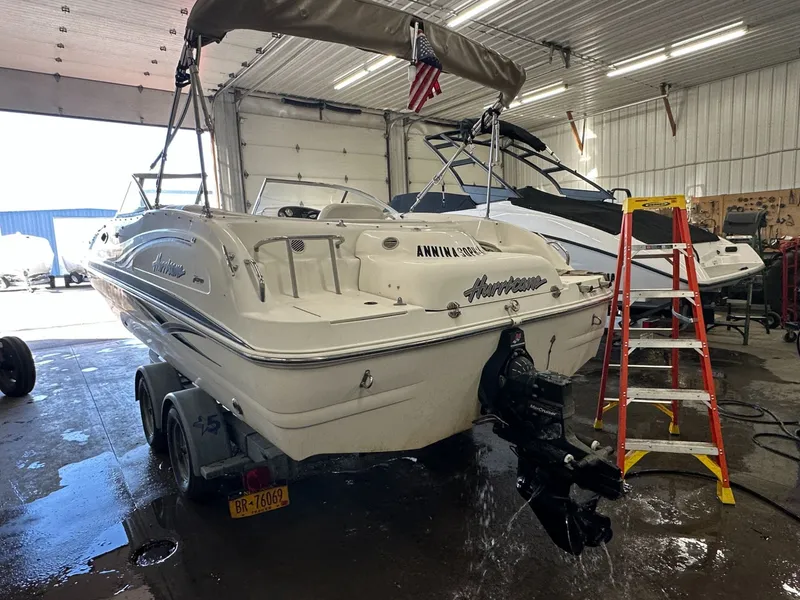 Slide: The Image of Hurricane SunDeck 237 I/O 2005 - 11