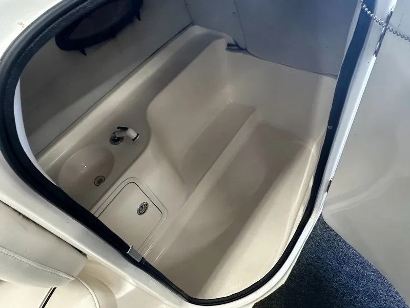 Slide: The Image of Hurricane SunDeck 237 I/O 2005 - 12