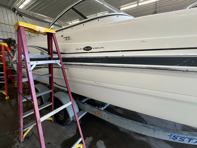 Slide: The Image of Hurricane SunDeck 237 I/O 2005 - 14