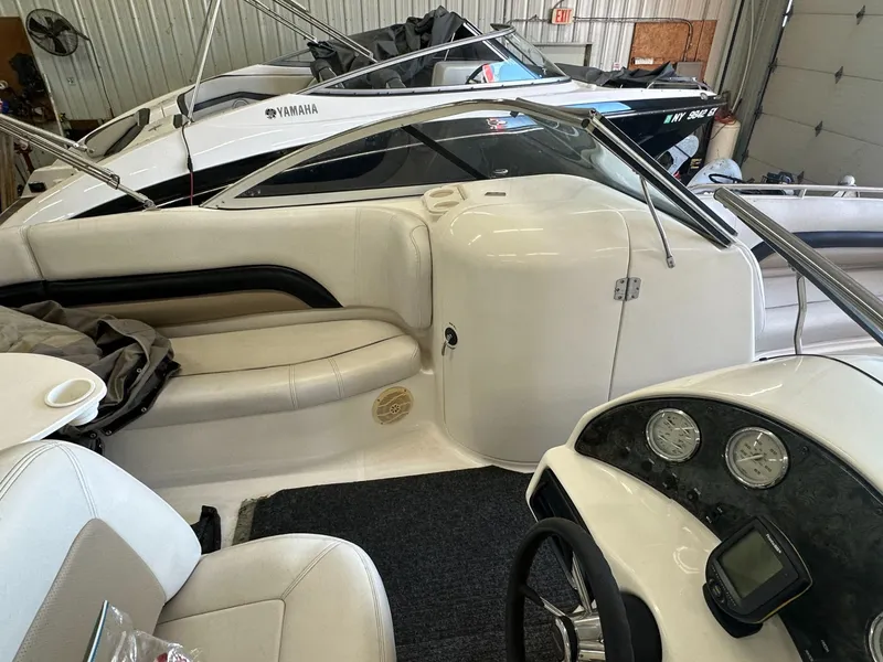 Slide: The Image of Hurricane SunDeck 237 I/O 2005 - 17