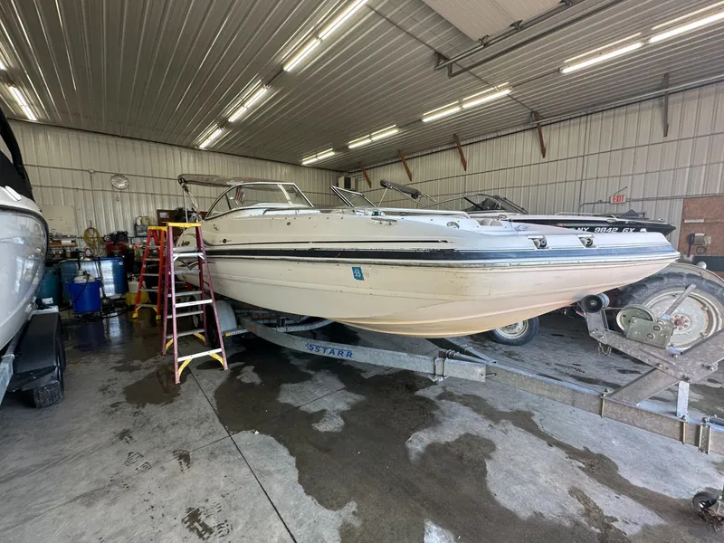 Slide: The Image of Hurricane SunDeck 237 I/O 2005 - 18