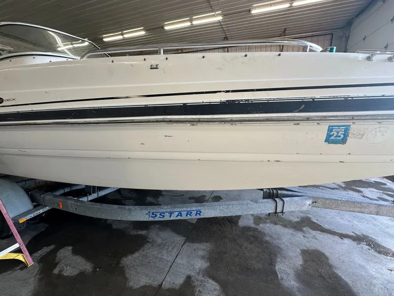 Slide: The Image of Hurricane SunDeck 237 I/O 2005 - 19