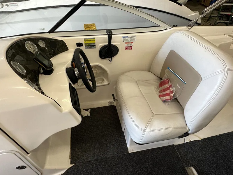 Slide: The Image of Hurricane SunDeck 237 I/O 2005 - 8