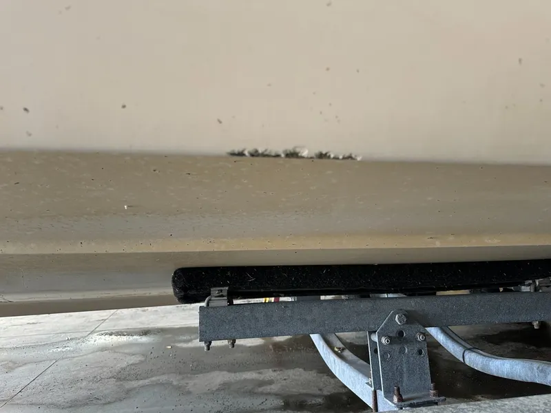 Slide: The Image of Hurricane SunDeck 237 I/O 2005 - 9