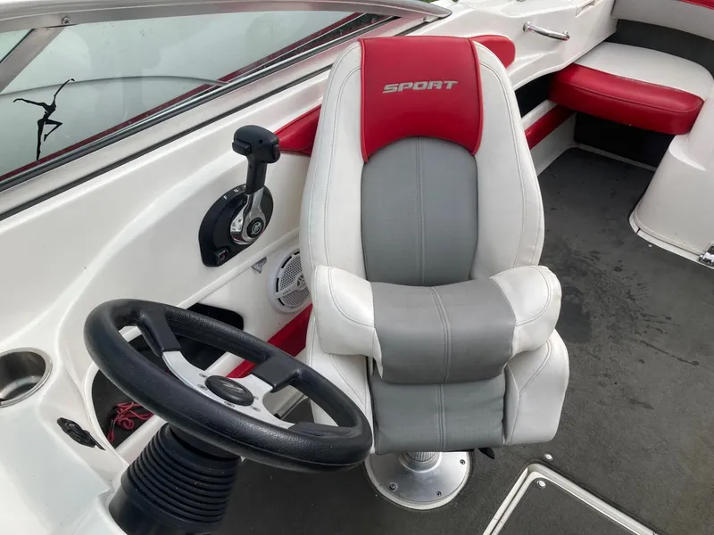 Slide: The Image of Sea Ray 205 Sport 2011 - 8