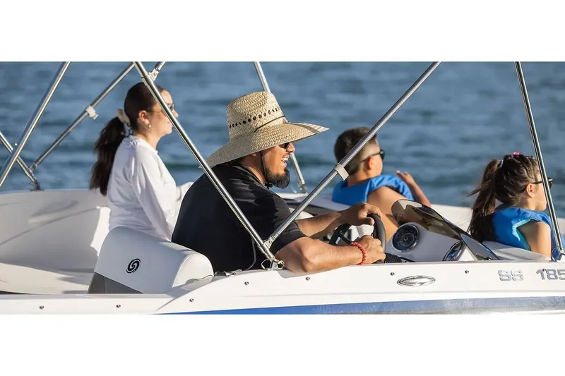 Slide: The Image of Hurricane SunDeck Sport 185 OB 2025 - 17