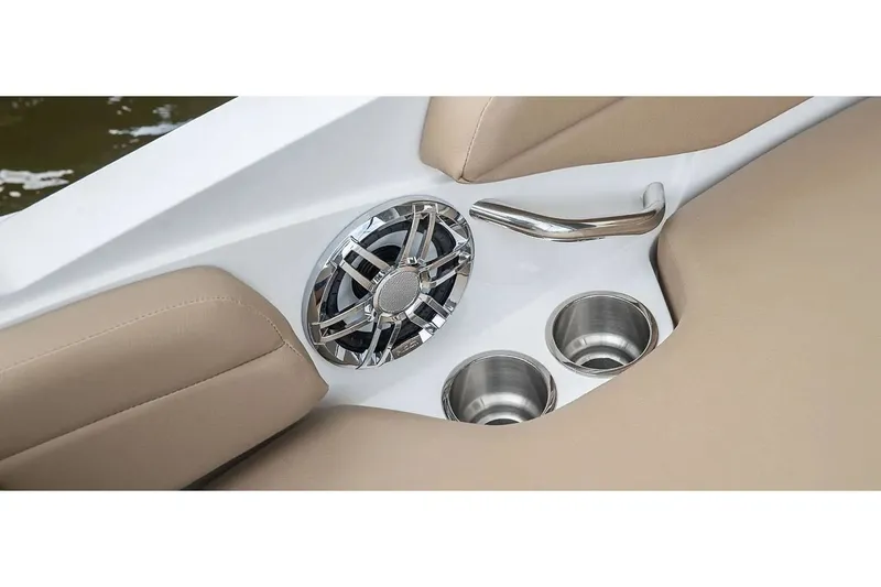 Slide: The Image of Hurricane SunDeck Sport 185 OB 2025 - 18