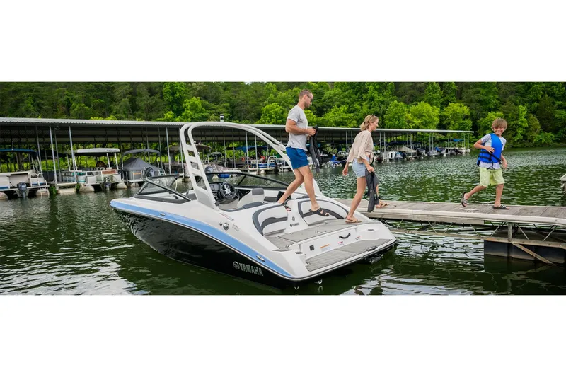 Slide: The Image of Yamaha 195S 2025 - 12