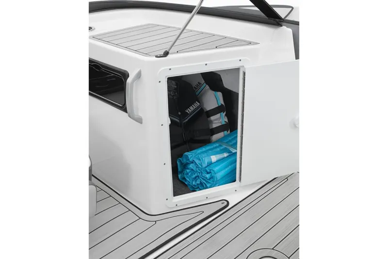 Slide: The Image of Yamaha 195S 2025 - 7