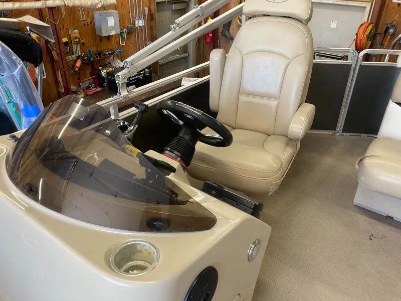 Slide: The Image of Harris Cruiser 240 2013 - 6