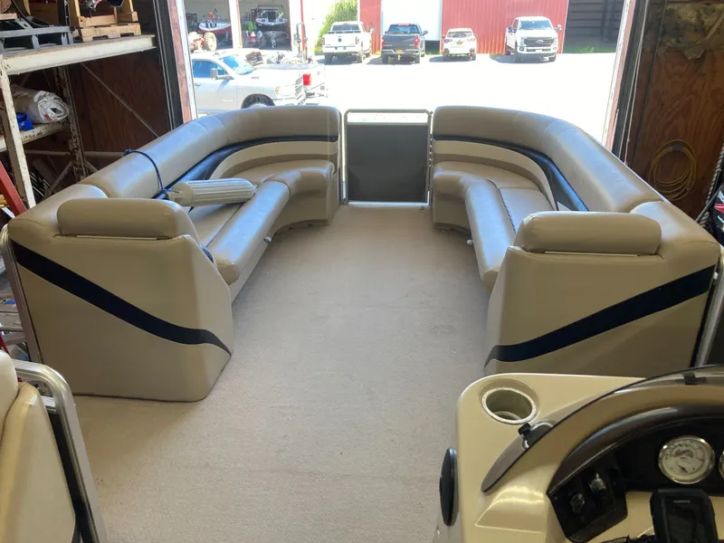 Slide: The Image of Harris Cruiser 240 2013 - 8