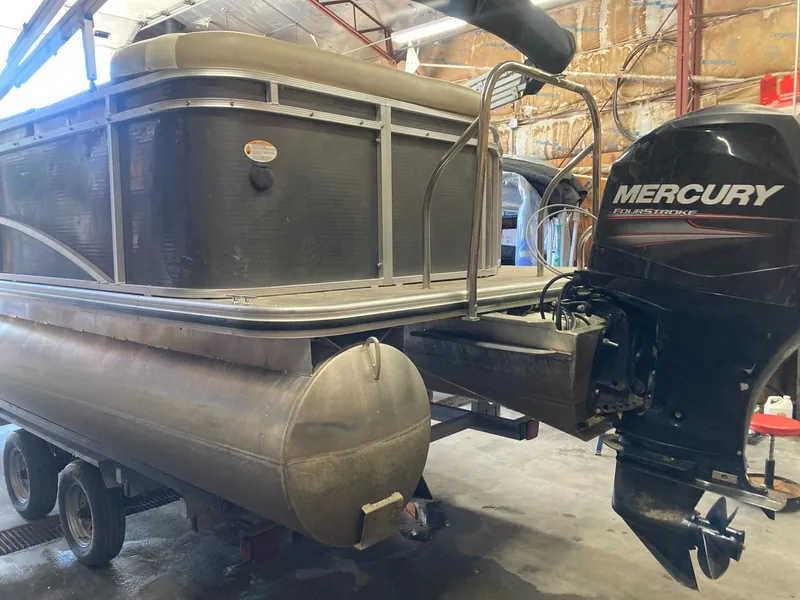 Slide: The Image of Harris Cruiser 240 2013 - 9