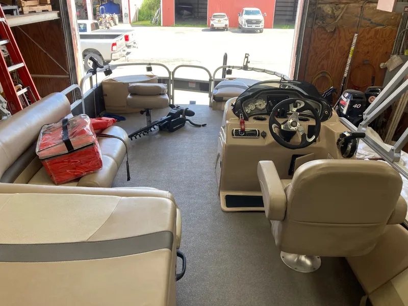 Slide: The Image of Sun Tracker Fishin' Barge 22 XP3 2016 - 13