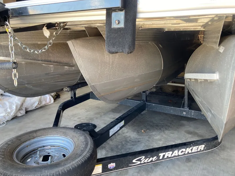 Slide: The Image of Sun Tracker Fishin' Barge 22 XP3 2016 - 14