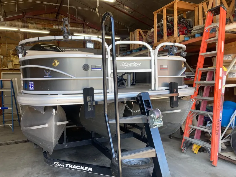 Slide: The Image of Sun Tracker Fishin' Barge 22 XP3 2016 - 4