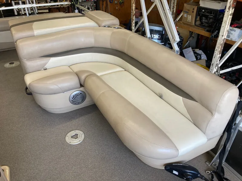 Slide: The Image of Sun Tracker Fishin' Barge 22 XP3 2016 - 7