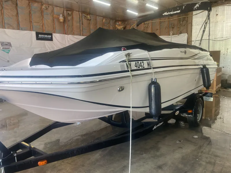 The Image of Hurricane SunDeck Sport 188 OB 2015 - 1