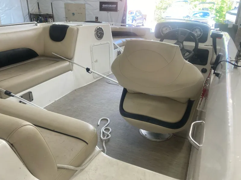 Slide: The Image of Hurricane SunDeck Sport 188 OB 2015 - 10