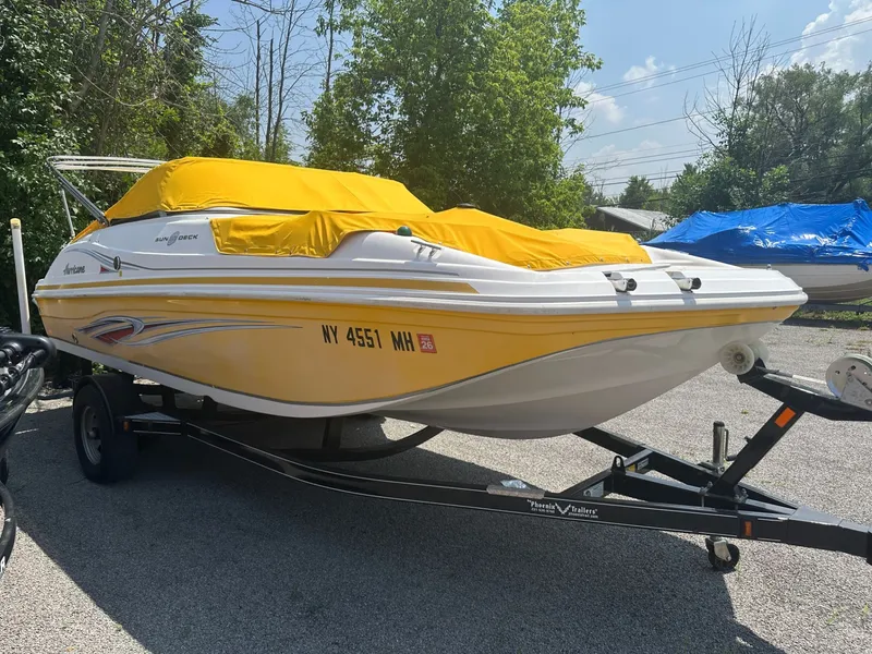 Slide: The Image of Hurricane SunDeck 187 IO 2011 - 3